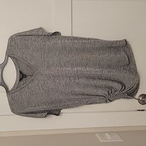 Simply Vera by Vera Wang Gray V-Neck Short Sleeve Blouse